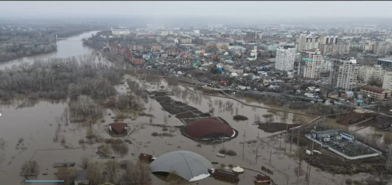 Російське місто Орськ пішло під воду через прорив дамби