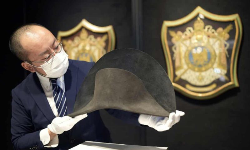 У Парижі продадуть легендарний капелюх імператора Наполеона