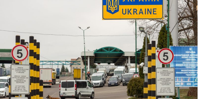 Виїзд на авто з України у 2025, перелік документів та важливі зміни