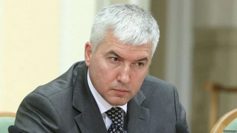 Трьом ексміністрам оборони України висунуто підозру у держзраді
