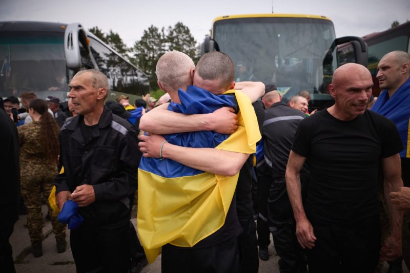 В Україну з полону повернулись хворі і поранені бійці