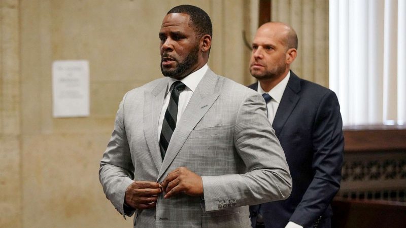 Засуджений співак R. Kelly звинувачує тюремних працівників у спробі отруєння