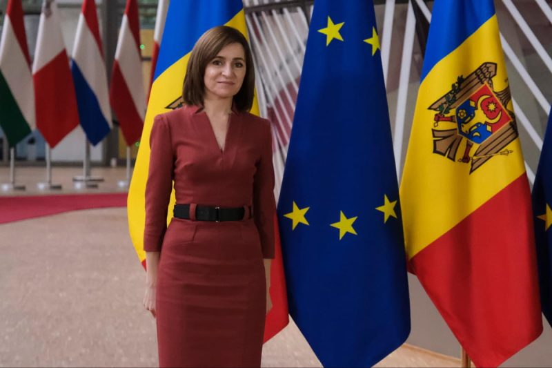 Президентка Молдови попередила про підкуп та фейки серед виборців за кордоном