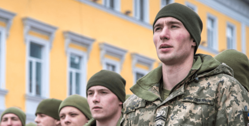 Командир змушував солдатів готувати шаурму, справу передали до суду