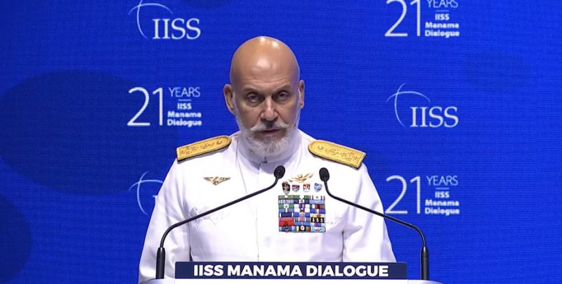 Адмірал НАТО назвав війну в Україні виснажливою і закликав сторони до діалогу