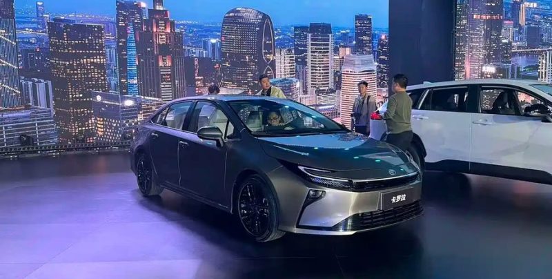 Toyota Corolla 2026 дебютувала у бензиновому та гібридному виконанні