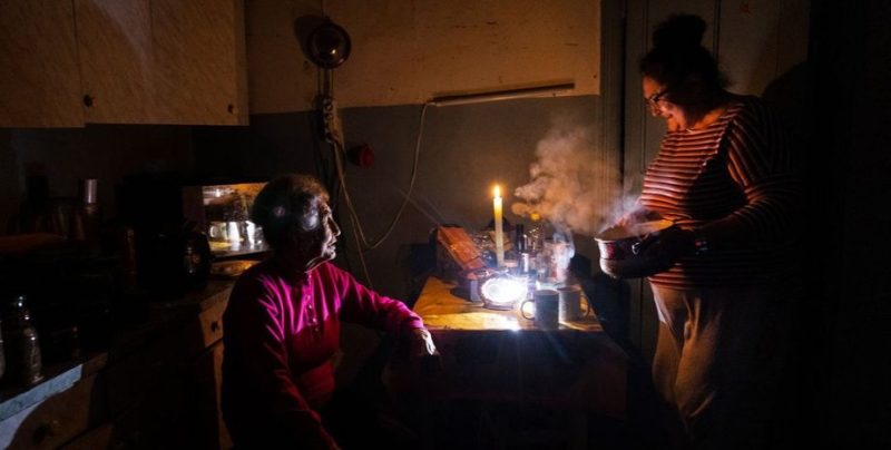 Миколаїв і інші міста України залишилися без світла та води через наслідки обстрілів