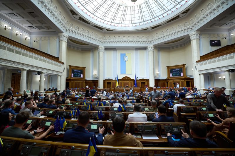 Депутати не торопятся складывать мандаты: новый механизм контроля от Офиса Президента